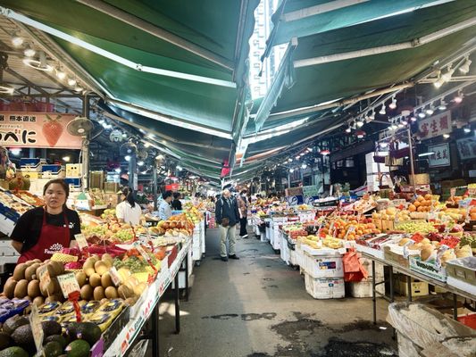 Yau Ma Tei Wholesale Fruit Market by null