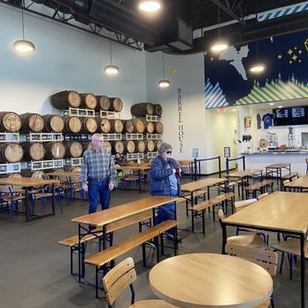 Moksa Barrel House - Beer Bar Near Me - Roseville, California
