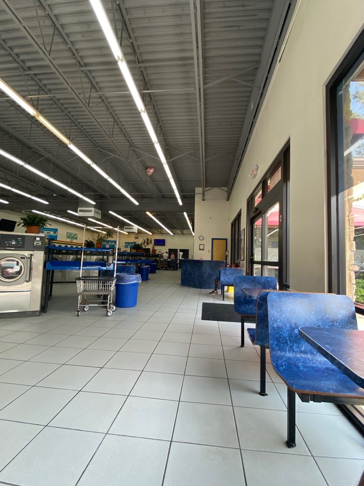 SOAPSNSUDS LAUNDRYMAT Updated August 2024 15 Photos 5812 Poplar