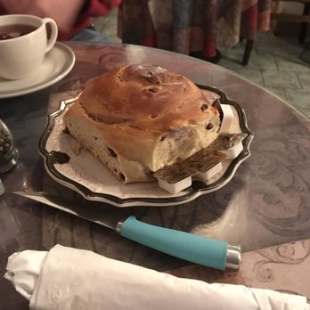 Silvia's Thompsonville Cafe - Raisin Bread served with meal - Italian Near Me - Enfield, Connecticut
