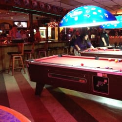 San Carlos Lounge - Two pool tables