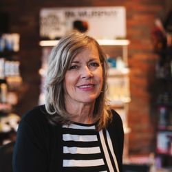 Beauty on Bank - Senior stylist.