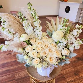 Oc Beverly Flowers - Flower arrangement before the driver left the flower shop to deliver the flowers. - Florists Near Me - Santa Ana, California Oc Beverly Flowers - Flower arrangement before the driver left the flower shop to deliver the flowers. - Florists Near Me - Santa Ana, California