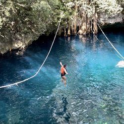 Cenote Verde Lucero - Jumping in