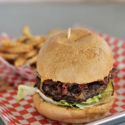 Burger Junction - Pastrami cheeseburger halal