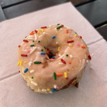 Donutology - Vainilla iced donut - Donuts Near Me - Kansas City, Missouri