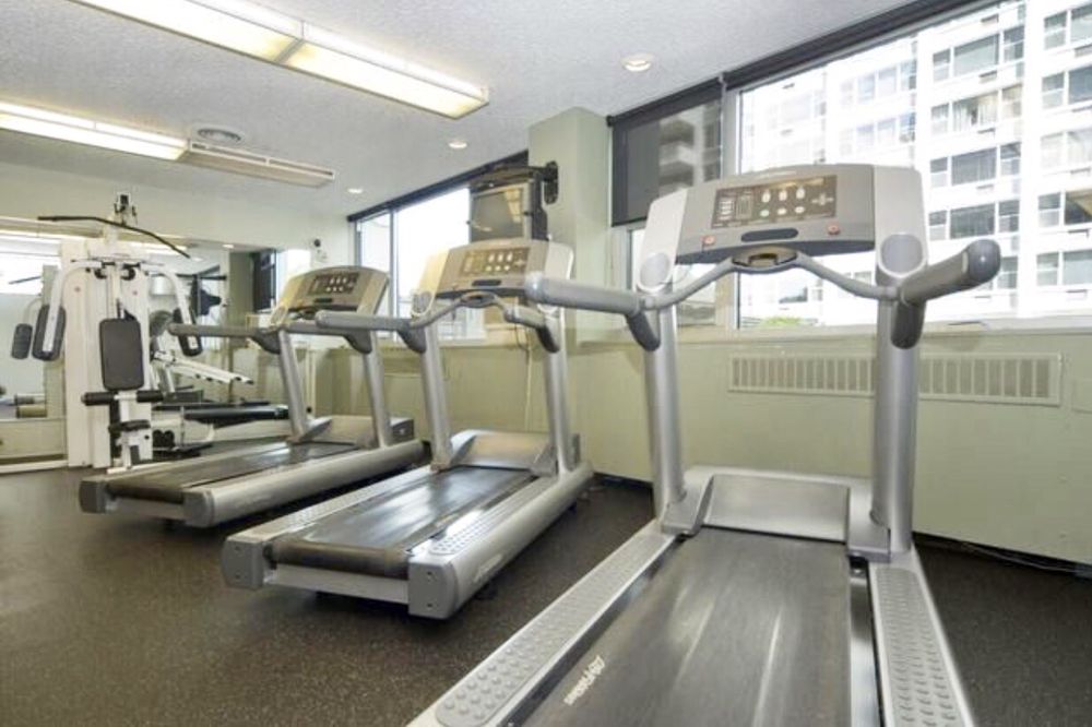 IMPERIAL TOWERS Updated September 2024 15 Photos 4250 N Marine Dr