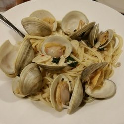 Enzo's Pasta Grill - Linguini with White Clam Sauce $14. Sauce was good but they could've added chopped clams in addition to clams in shell.