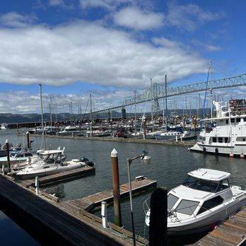 Astoria Riverwalk Inn - The best and only good, not true it was quiet too! - Hotels Near Me - Astoria, Oregon