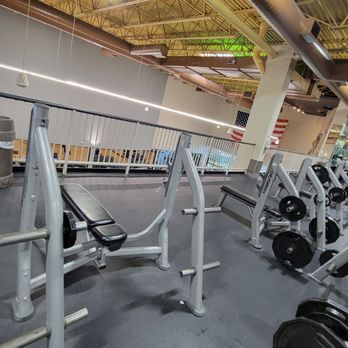 LA Fitness - Gyms Near Me - St Charles, Illinois