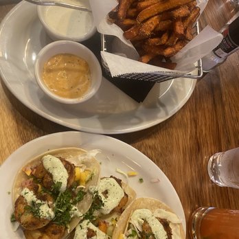 Plank Craft Kitchen & Bar - Shrimp tacos and sweet potato fries - American Near Me - Folsom, California