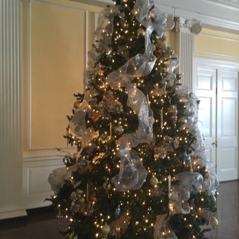 Pendennis Club - Christmas decor - Nightlife Near Me - Louisville, Kentucky