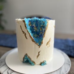 Sweet Escake by Josel - Blue and Gold Geode Cake