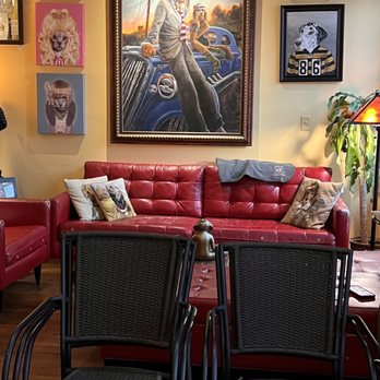 The Hound's Tale - Doggy decor - New American Near Me - Williamsburg, Virginia