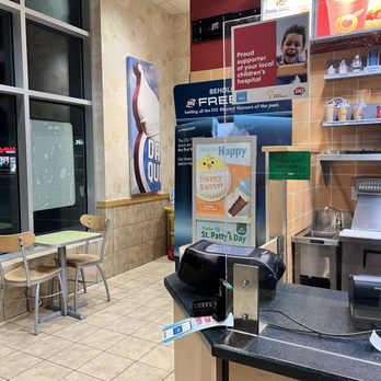 DQ / Orange Julius Store - Interior - Ice Cream & Frozen Yogurt Near Me - Mississauga, Ontario