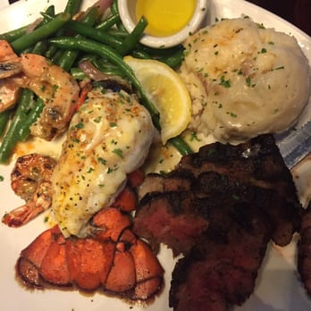 Downtown Aquarium - Mariner's Mixed Grill - Museums Near Me - Denver, Colorado