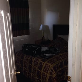 Lamplighter Inn - Bedroom - Hotels Near Me - Clearlake, California Lamplighter Inn - Bedroom - Hotels Near Me - Clearlake, California
