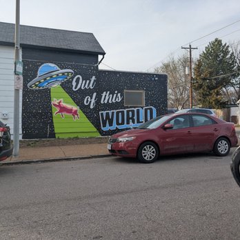 The Stellar Hog - Outside - Beer Gardens Near Me - Saint Louis, Missouri