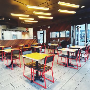 CityBird Tenders Beechmont - Dining area - Chicken Shop Near Me - Cincinnati, Ohio