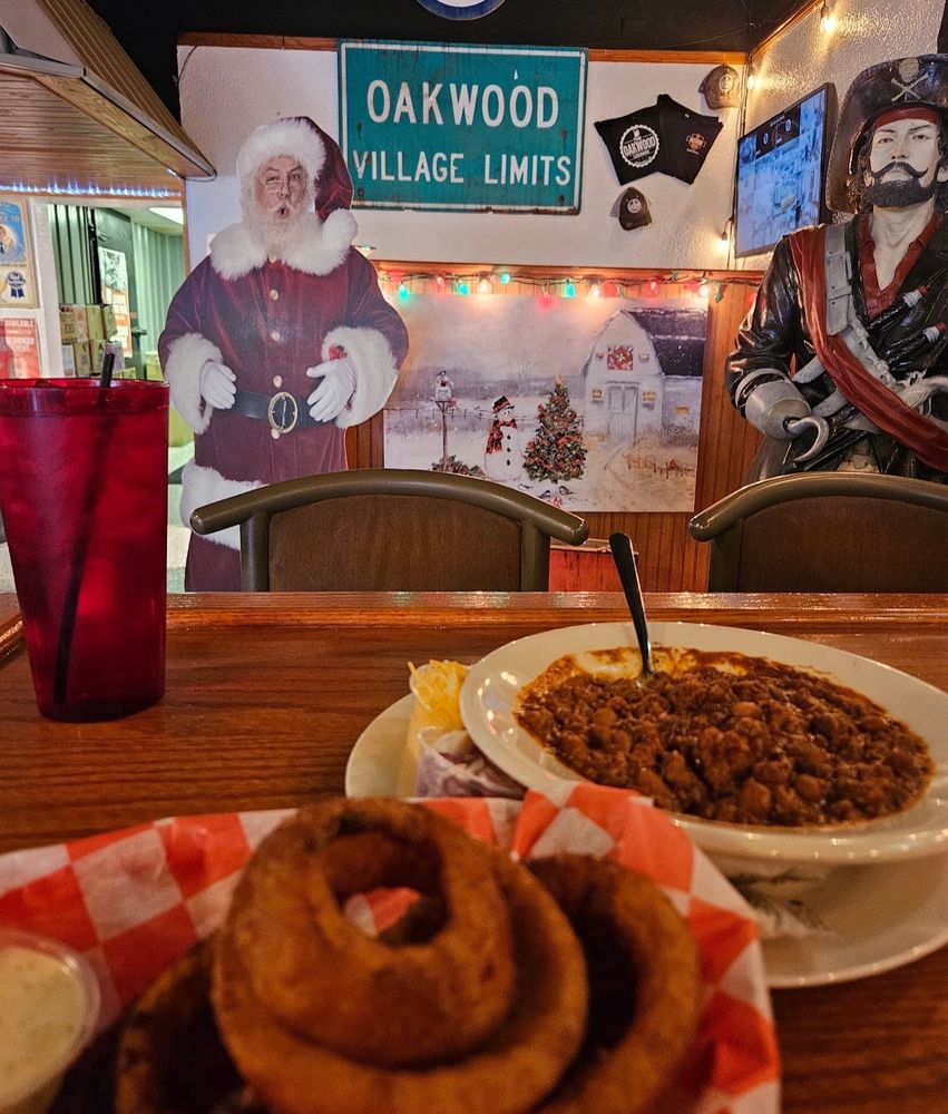 OAKWOOD LOUNGE Updated August 2024 108 E Main St, Pewamo, Michigan