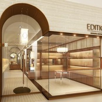 banana republic sf hours
