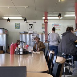 Don's Downtown Diner - Dining area