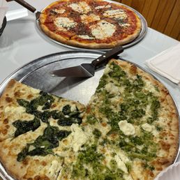 White with garlic, ricotta, 1/2 spinach & 1/2 broccoli.  Margherita with fresh mozzarella, homemade tomato sauce & fresh basil.