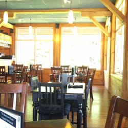 Ravenous Raven Lodge & Restaurant - Rest of the dinning room