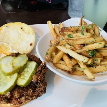 Yard House - Nashville Hot Chicken Sandwich w/ Truffle Fries - New American Near Me - San Antonio, Texas