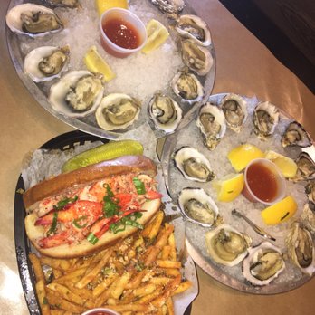 Backyard Bayou - Lobster roll and 2 dozen oysters on 1.50$ oyster hour TO THE NECK ! - Cajun/Creole Near Me - Union City, California