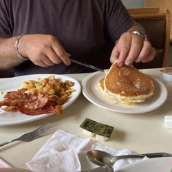 The Clubhouse Brothers Family Resturaunt - Breakfast