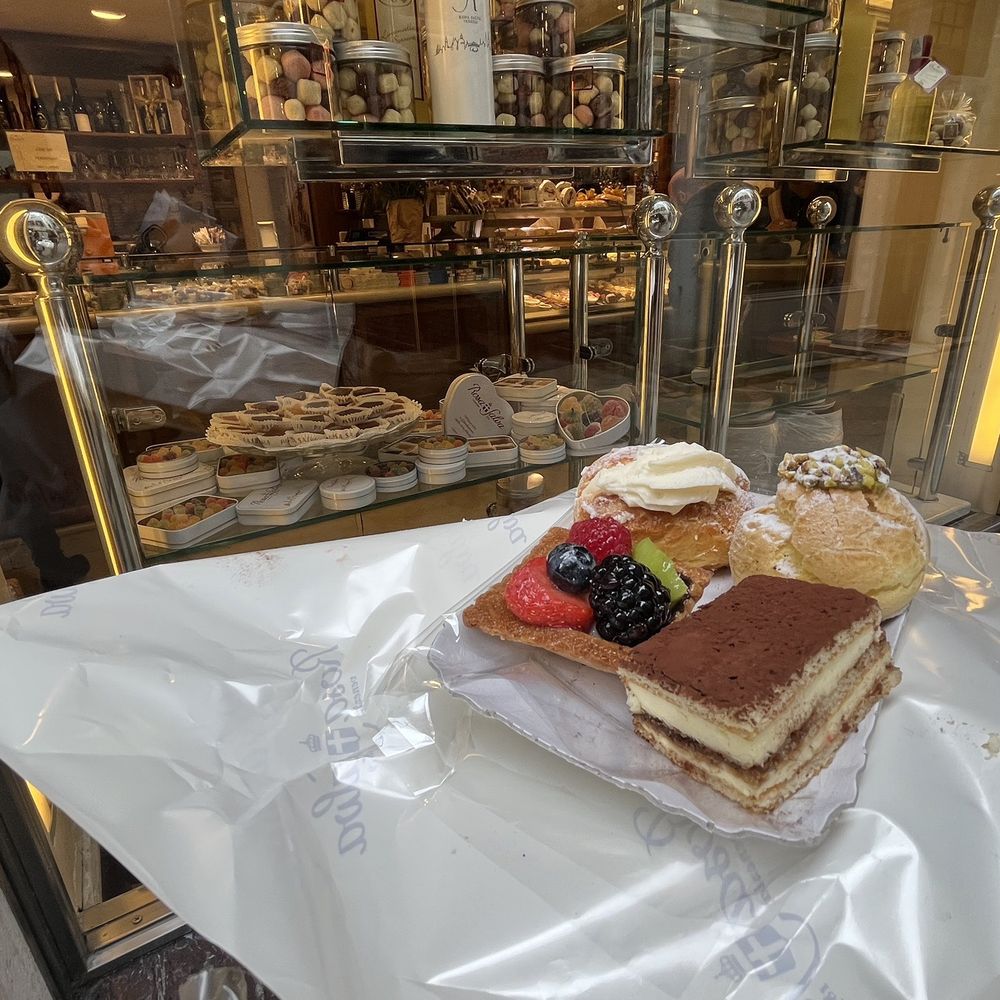 Rosa Salva - fruit tart, cream puffs, tiramisu - Chocolatiers & Shops Near Me - Venezia, VE