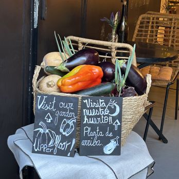 El Tros de la Rambla - Display of veg from the garden - Spanish Near Me - Barcelona, B El Tros de la Rambla - Display of veg from the garden - Spanish Near Me - Barcelona, B