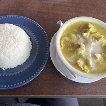 Charm Thai - Yellow curry with chicken - Thai Near Me - Sacramento, California