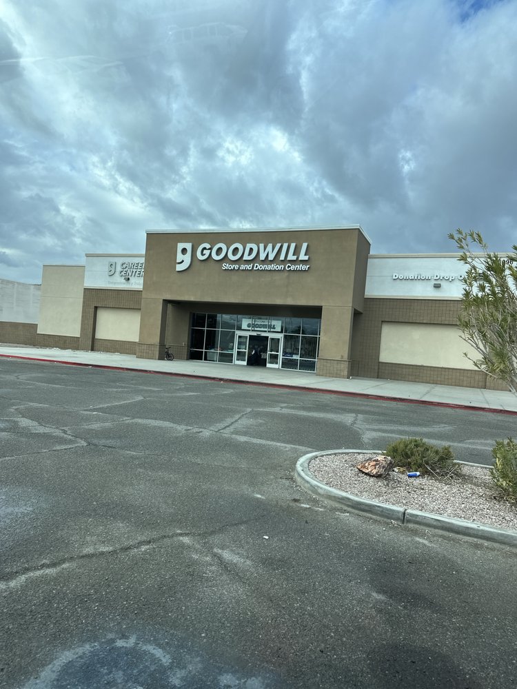 GOODWILL Updated September 2024 11 Photos 501 W Catalina Dr, Yuma