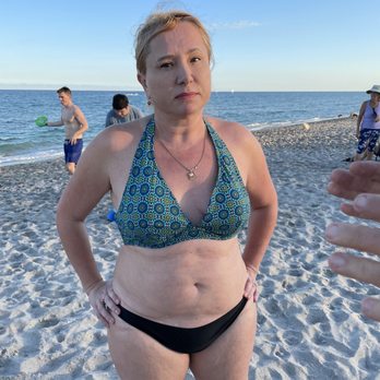 Bark Beach - This woman hit my dog violently on his head. People should avoid her and her dog because she is off and takes aggression out on animals. - Dog Parks Near Me - Boca Raton, Florida