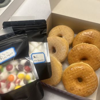 Superior Donuts - Raise Glazed Donut, Raise Sugar Donut, Small 1/2 Dozen Donuts - Donuts Near Me - Sacramento, California