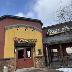 Pizza Hut - Entrance
