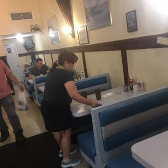 Harbour House Coffee Shop - Diners Near Me - Larchmont, New York
