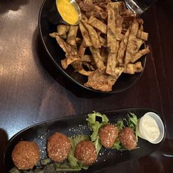 Doc Magilligan's Restaurant & Irish Pub - Rueben bites and Boxty fries