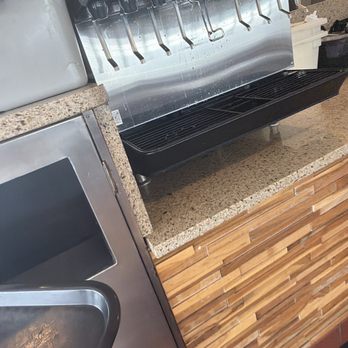 El Famous Burrito - Self serve soda machine filthy. - Mexican Near Me - Lombard, Illinois