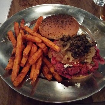 Eureka! - Pearl Blues burger with Beet and Kidney bean patty - American Near Me - Cupertino, California
