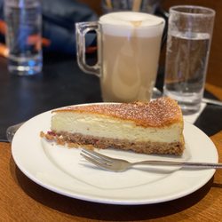 Cafe Seegasse - Cheesecake und Latte Macchiato