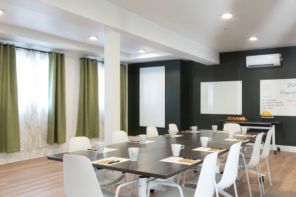 LOGE Leavenworth Downtown by null