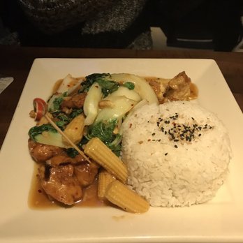 Yard House - Veggie Orange Chicken - New American Near Me - San Antonio, Texas