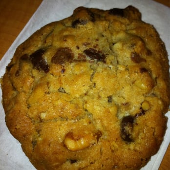 The Cookie Corner Uptown - Oatmeal w/ Chocolate Chip - Desserts Near Me - Pearl City, Hawaii
