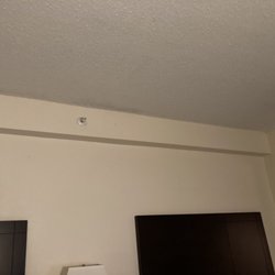 Comfort Suites Gastonia - Charlotte - Dirty ceiling.