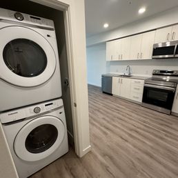 Washer and dryer just off the kitchen. Washer and dryer just off the kitchen.
