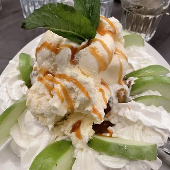 Hilltop Kitchen & Bar - Cinnamon apple explosion, dessert - Wine Bars Near Me - Syosset, New York