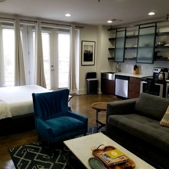 Mint House at the Reserve - Main area for TV, bed, and kitchen. - Hotels Near Me - Nashville, Tennessee Mint House at the Reserve - Main area for TV, bed, and kitchen. - Hotels Near Me - Nashville, Tennessee